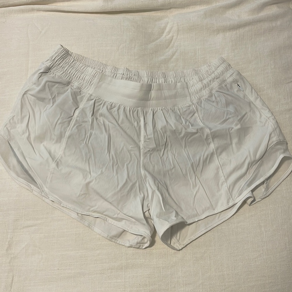 Lululemon hotty hot 2.5 short TALL size 10 white